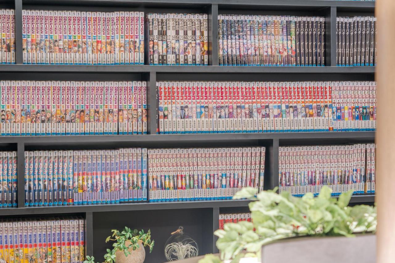 Quintessa Shinsaibashi Comic & Books Ōsaka
